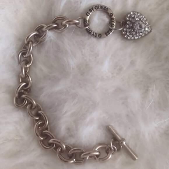 Chunky and Chic Charm Bracelet with Sparkly Heart Pendant and Link Closure - Picture 2 of 9